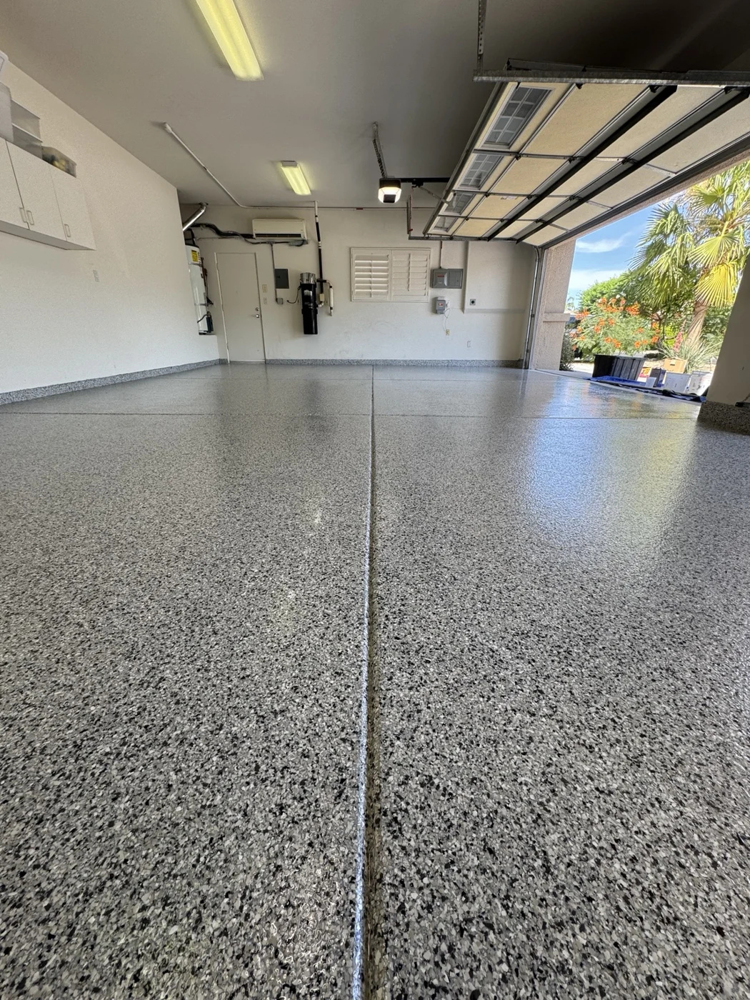 Acre gray flake garage floor with a clean finished edge